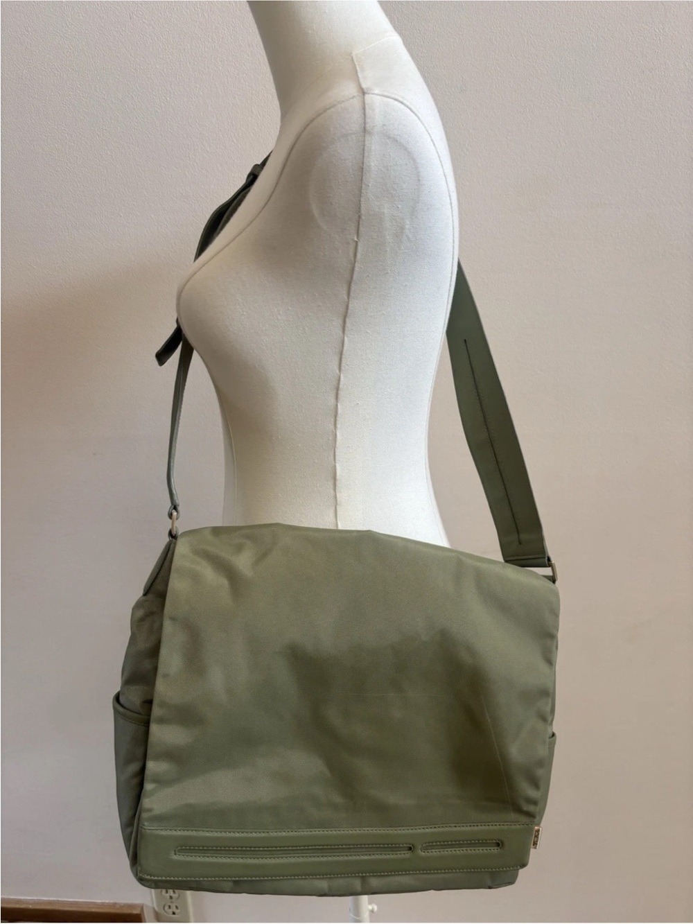 TUMI Olive Green Nylon Messenger Bag Travel Work Crossbody Shoulder Bag